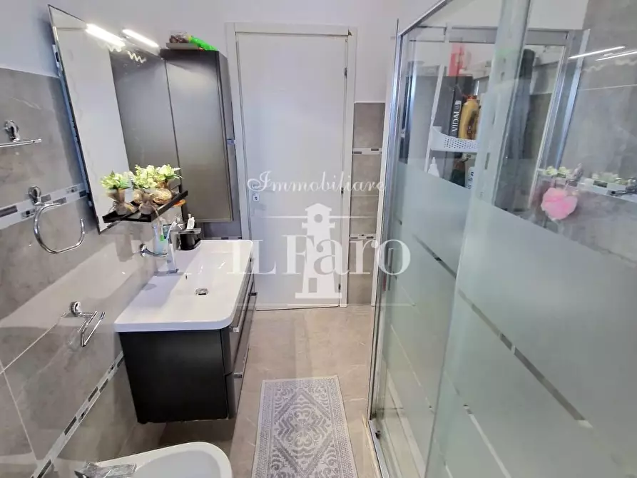 Immagine 16 di Appartamento in vendita  a Campi Bisenzio