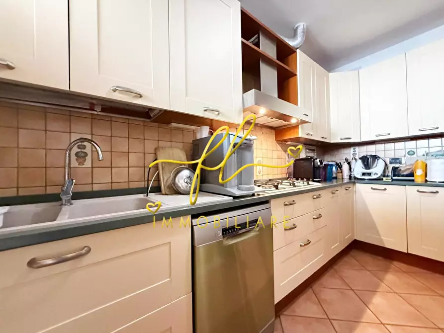 Immagine 12 di Appartamento in vendita  a Cecina