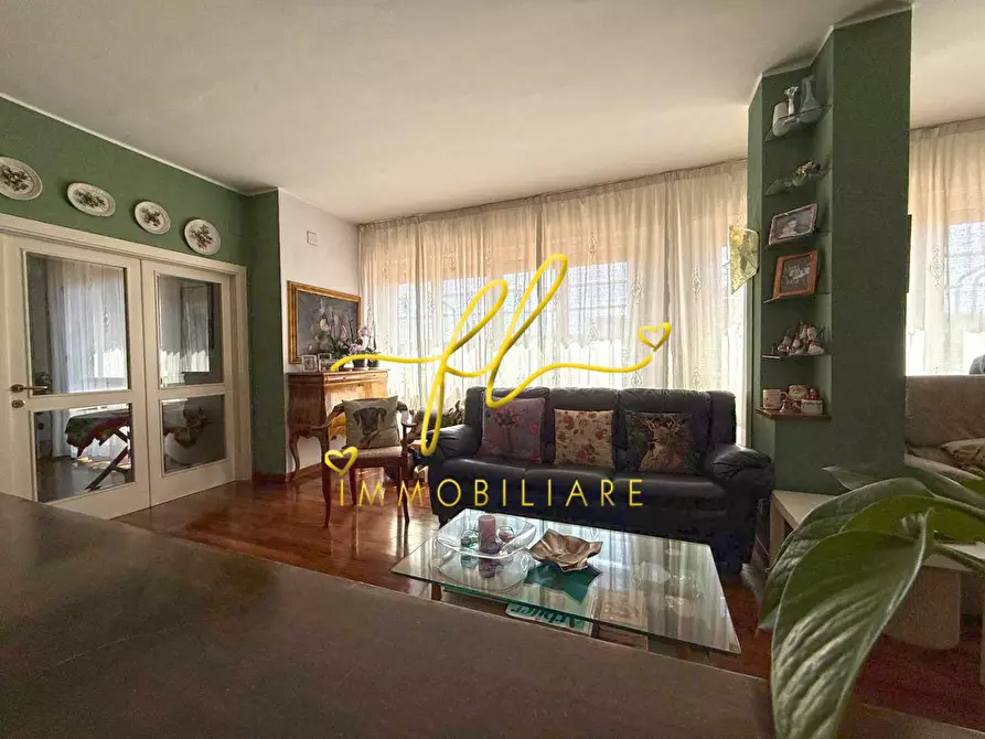 Immagine 2 di Appartamento in vendita  a Cecina