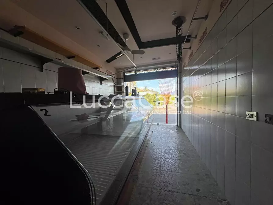 Immagine 7 di Locale commerciale in vendita  a Capannori