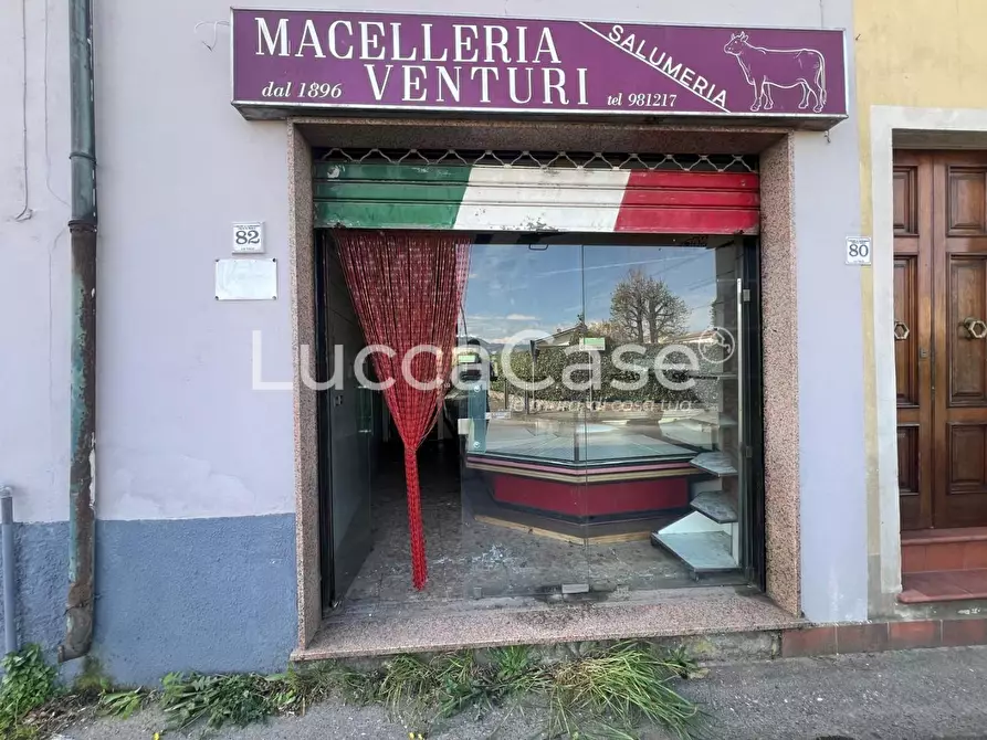 Immagine 8 di Locale commerciale in vendita  a Capannori