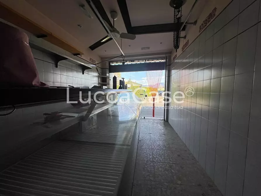 Immagine 4 di Locale commerciale in vendita  a Capannori