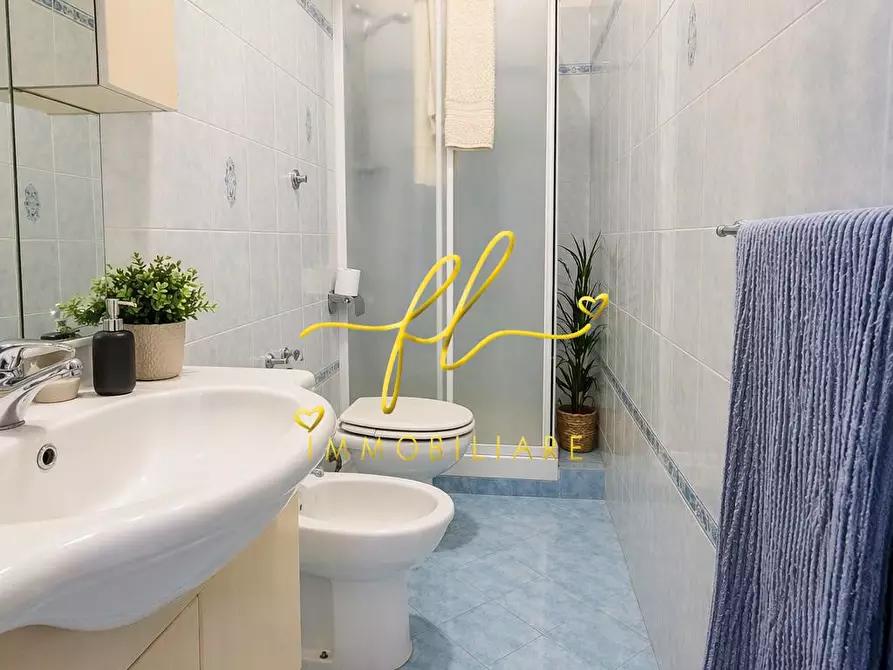 Immagine 11 di Appartamento in vendita  a Livorno