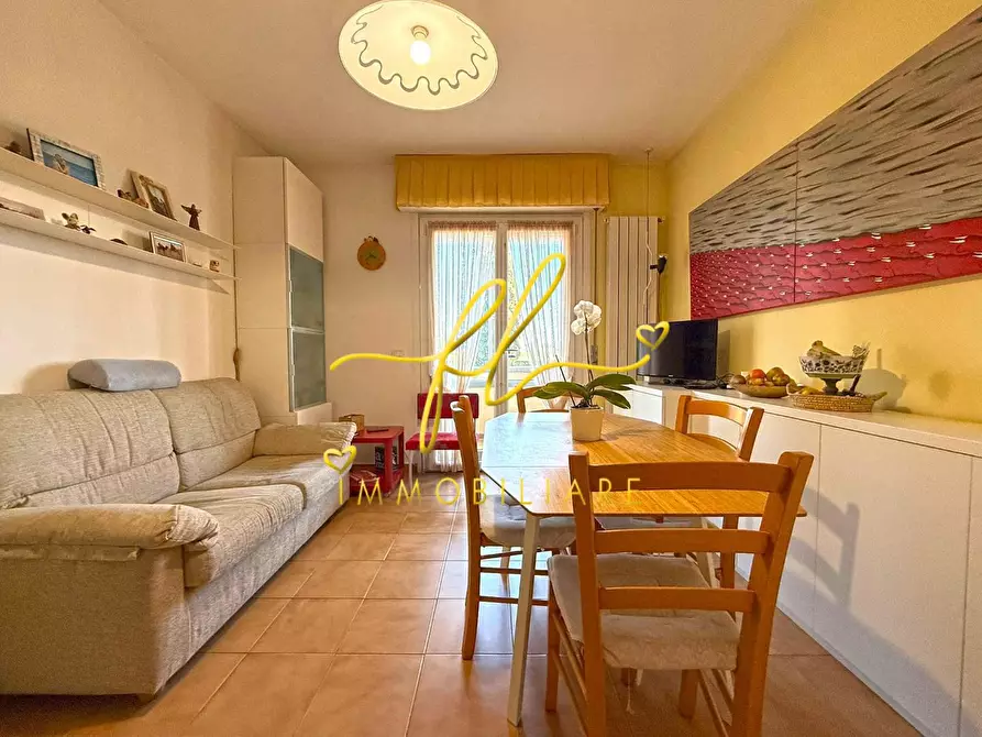 Immagine 2 di Appartamento in vendita  a Cecina