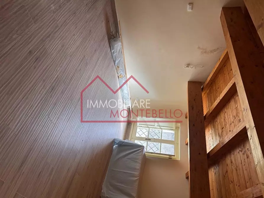 Immagine 35 di Casa colonica in vendita  a Camaiore