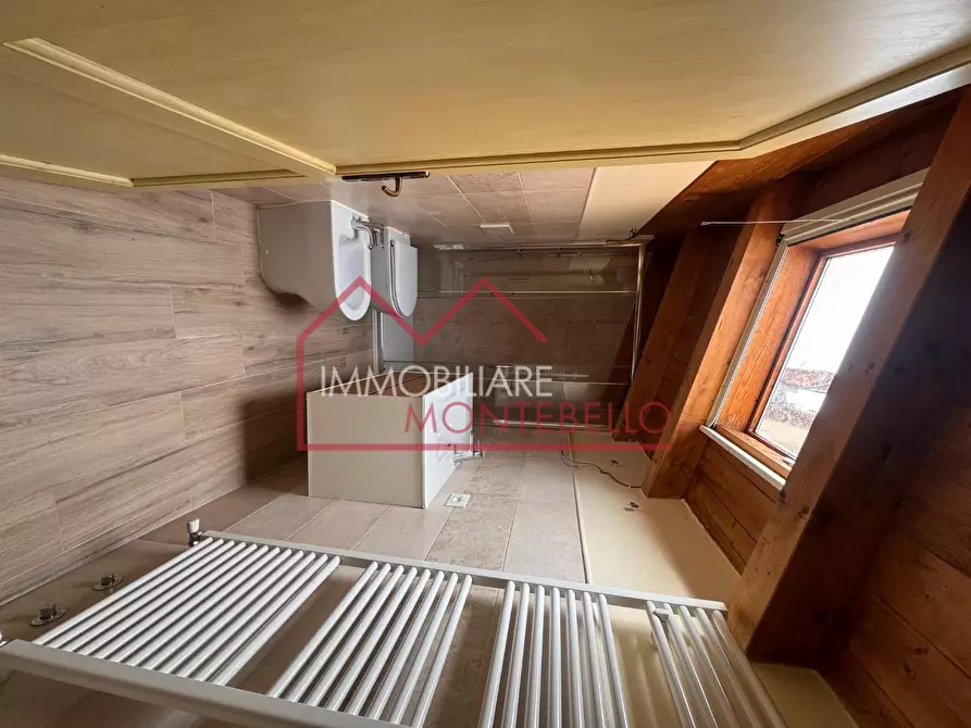 Immagine 30 di Casa colonica in vendita  a Camaiore