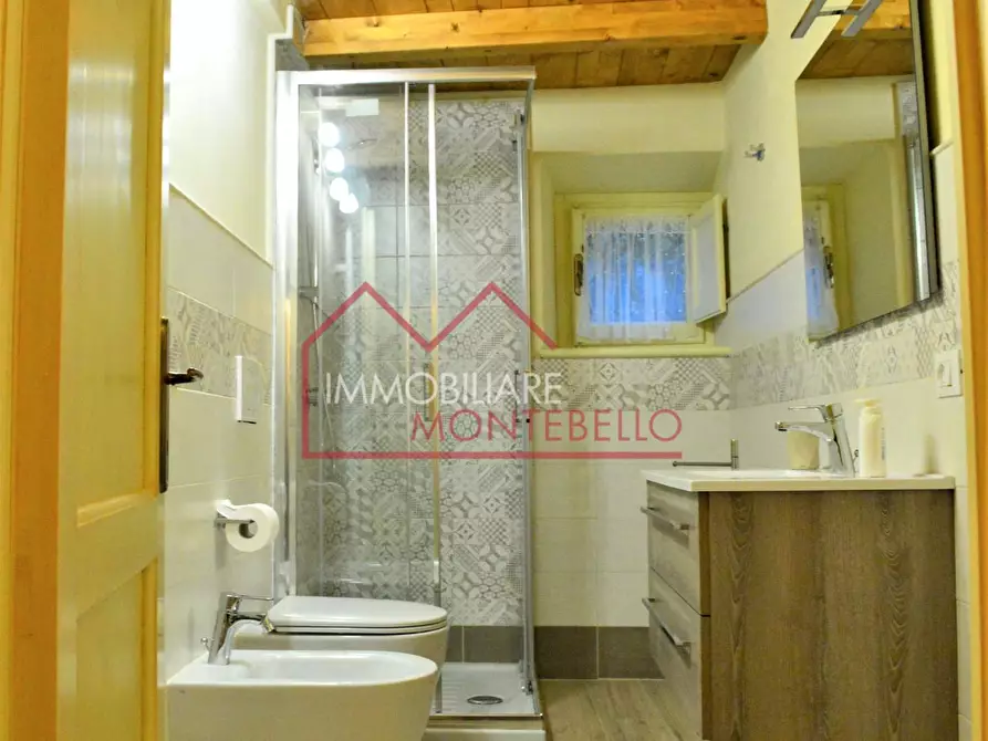 Immagine 22 di Casa colonica in vendita  a Camaiore