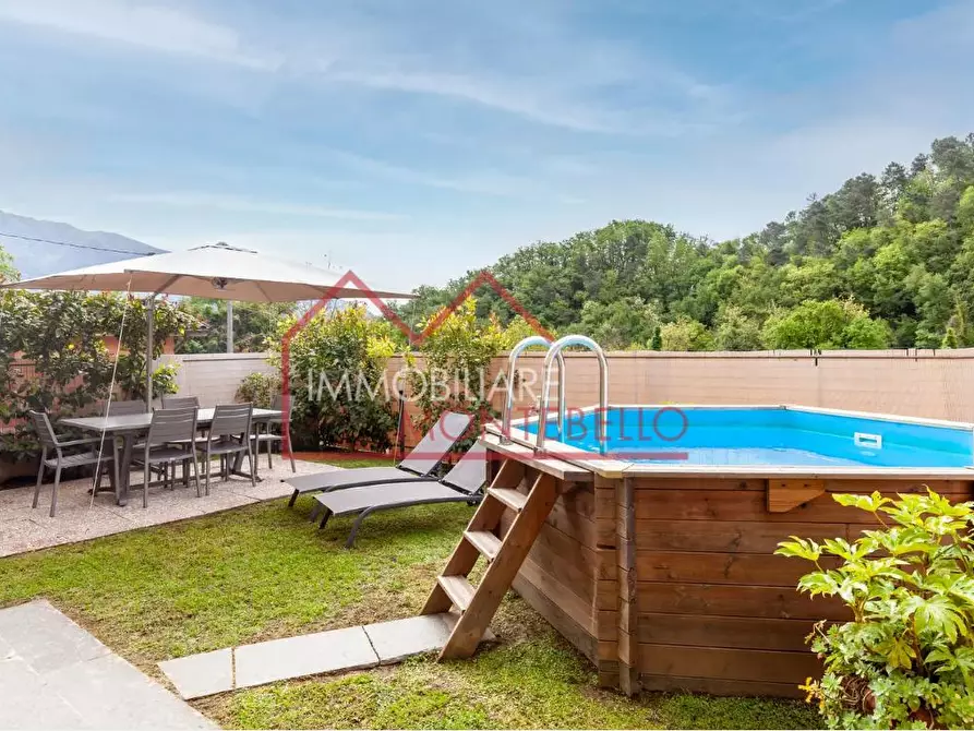 Immagine 3 di Casa colonica in vendita  a Camaiore