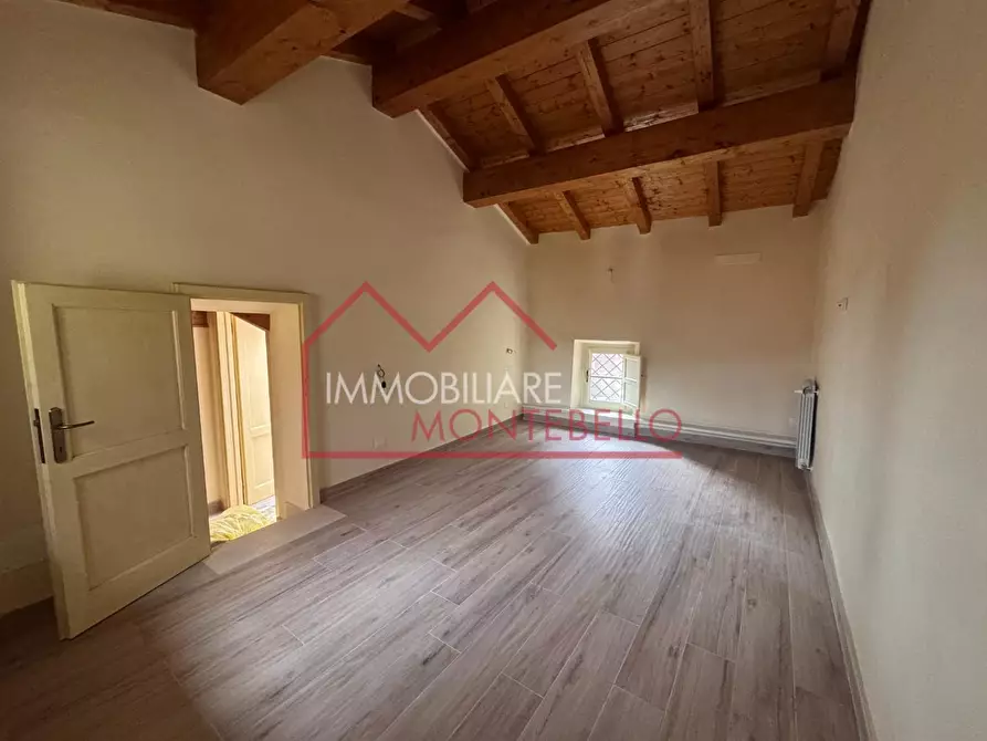 Immagine 34 di Casa colonica in vendita  a Camaiore