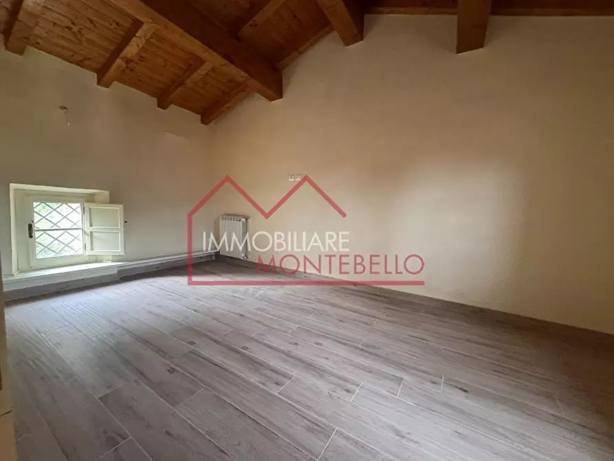 Immagine 32 di Casa colonica in vendita  a Camaiore
