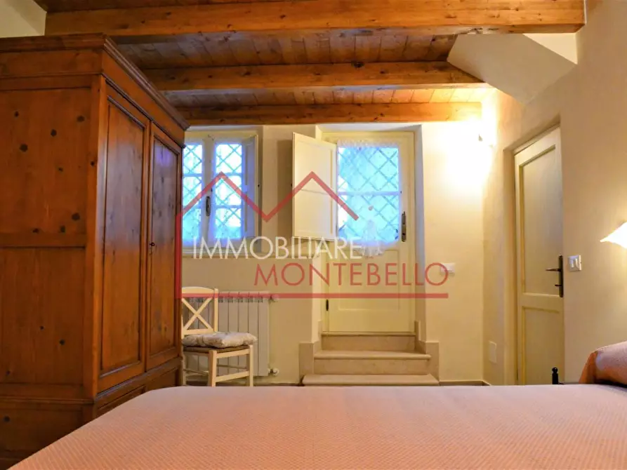 Immagine 25 di Casa colonica in vendita  a Camaiore