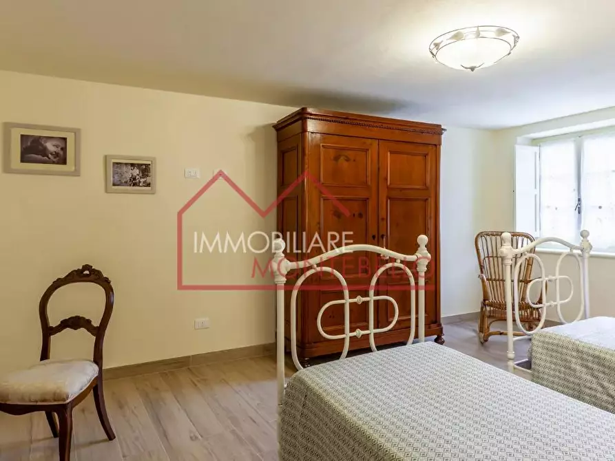 Immagine 15 di Casa colonica in vendita  a Camaiore