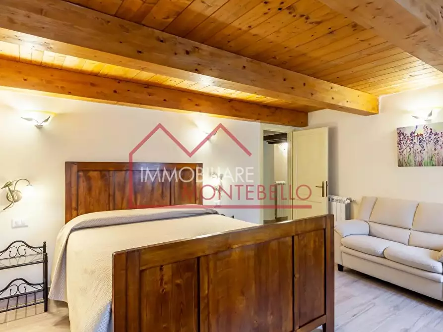 Immagine 18 di Casa colonica in vendita  a Camaiore