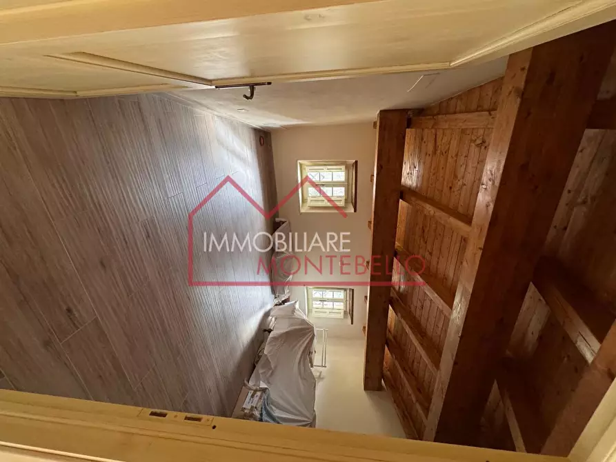 Immagine 28 di Casa colonica in vendita  a Camaiore