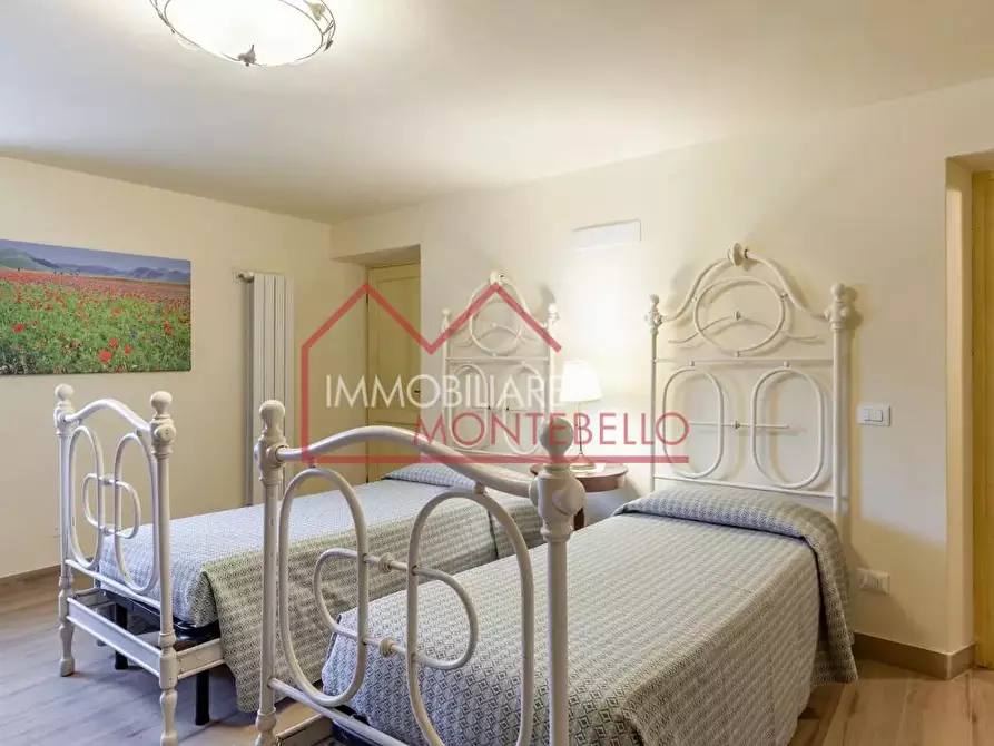 Immagine 14 di Casa colonica in vendita  a Camaiore