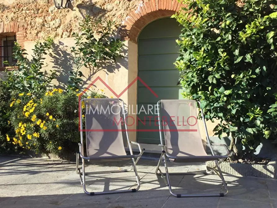 Immagine 4 di Casa colonica in vendita  a Camaiore