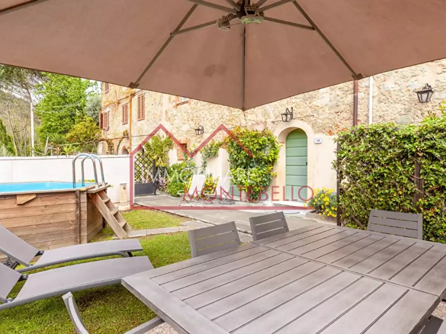 Immagine 6 di Casa colonica in vendita  a Camaiore