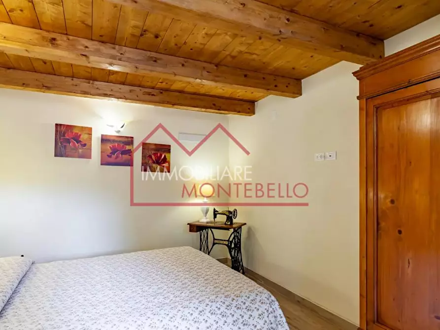 Immagine 24 di Casa colonica in vendita  a Camaiore