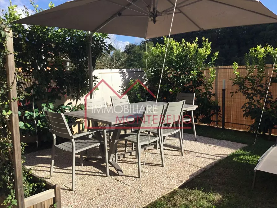 Immagine 5 di Casa colonica in vendita  a Camaiore