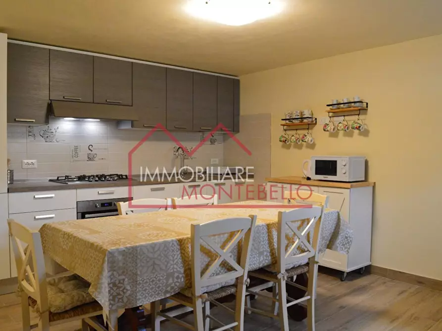 Immagine 11 di Casa colonica in vendita  a Camaiore