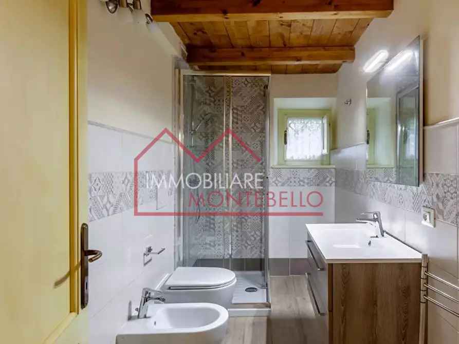 Immagine 20 di Casa colonica in vendita  a Camaiore