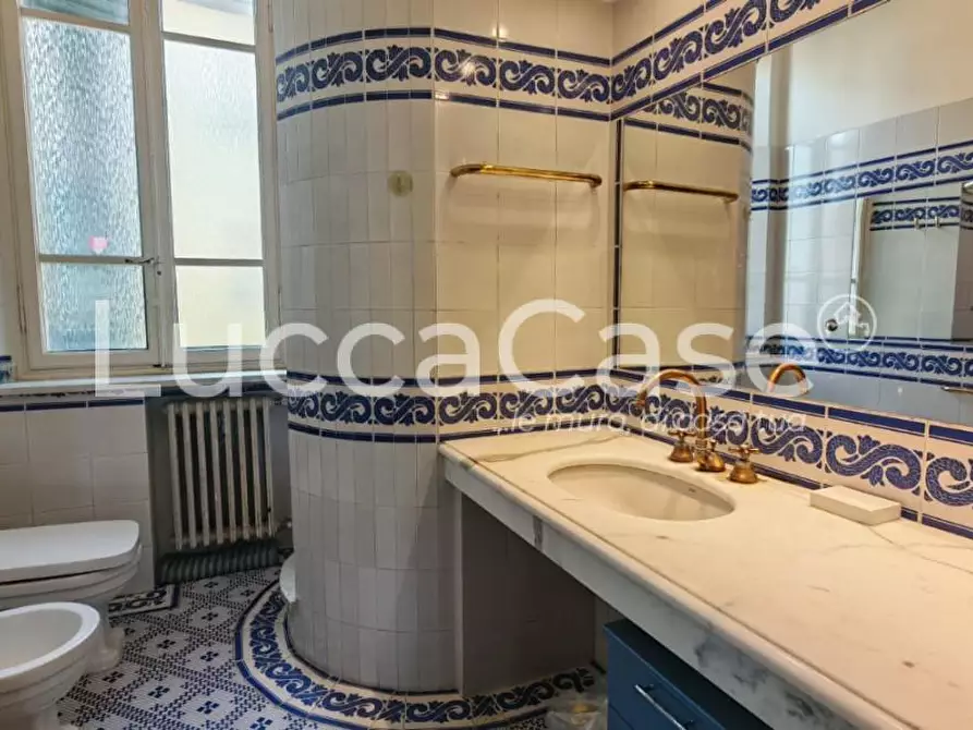 Immagine 9 di Villa in vendita  a Lucca