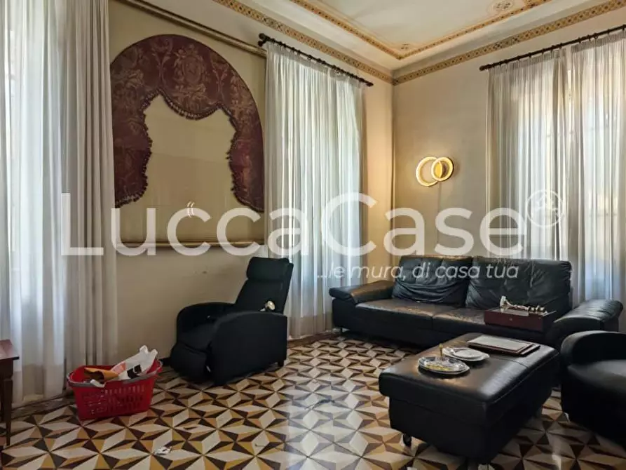 Immagine 3 di Villa in vendita  a Lucca
