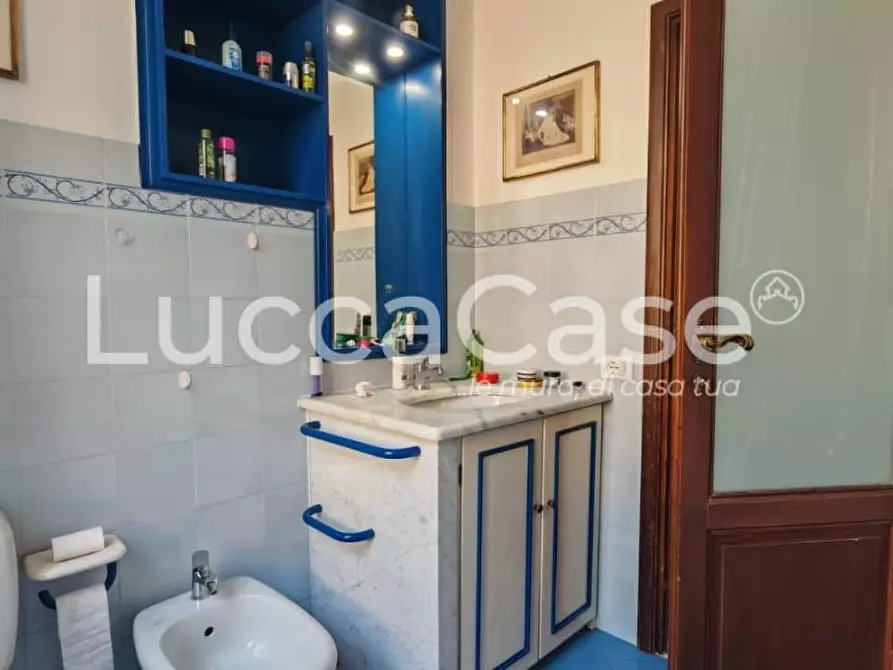 Immagine 10 di Villa in vendita  a Lucca