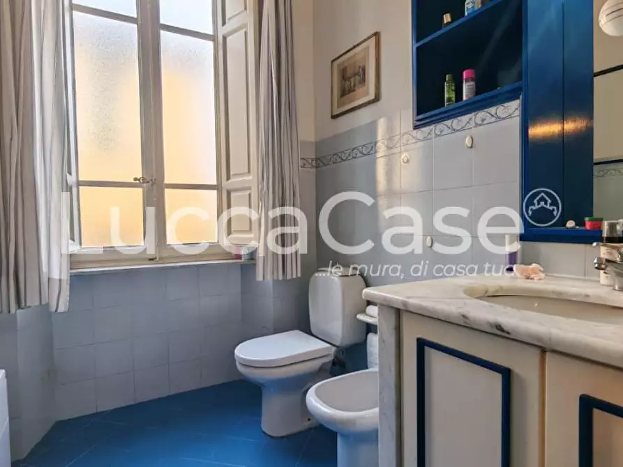 Immagine 11 di Villa in vendita  a Lucca