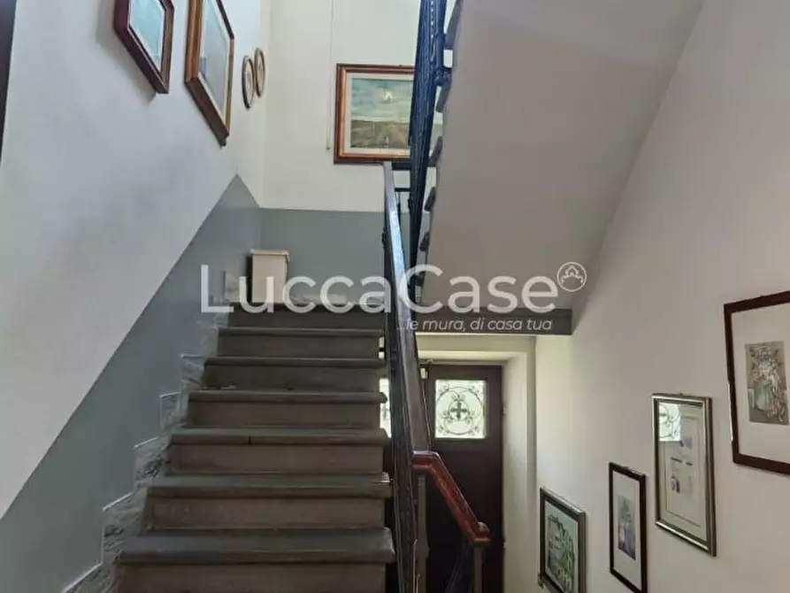 Immagine 4 di Villa in vendita  a Lucca