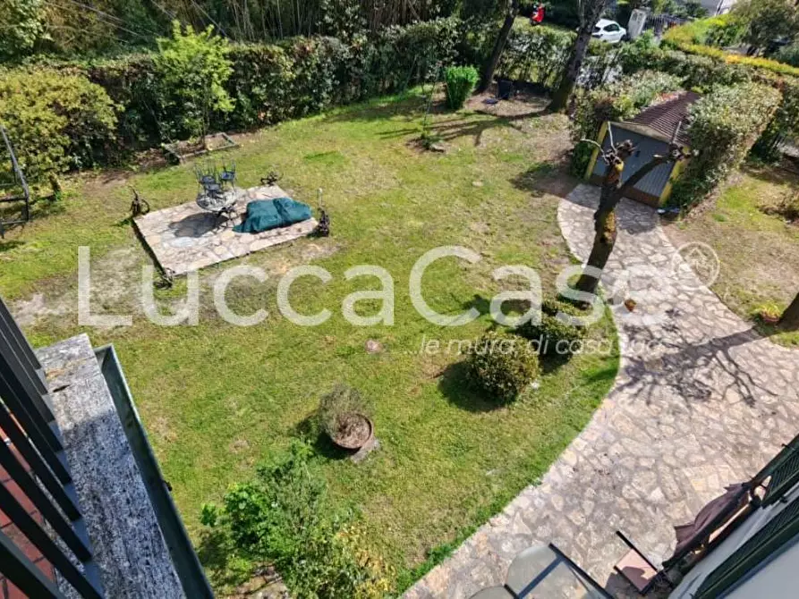 Immagine 26 di Villa in vendita  a Lucca