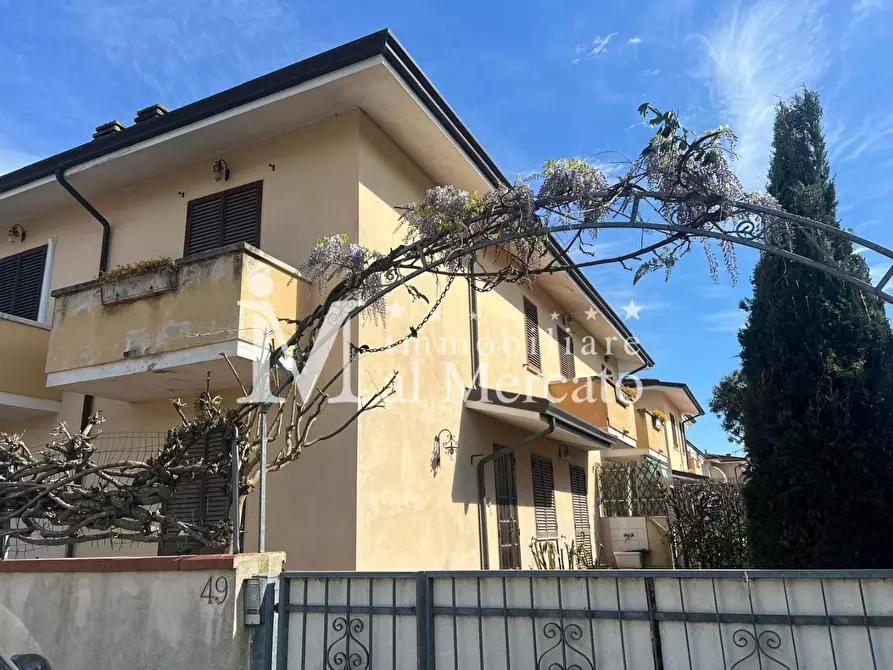 Immagine 3 di Villetta a schiera in vendita  a Viareggio