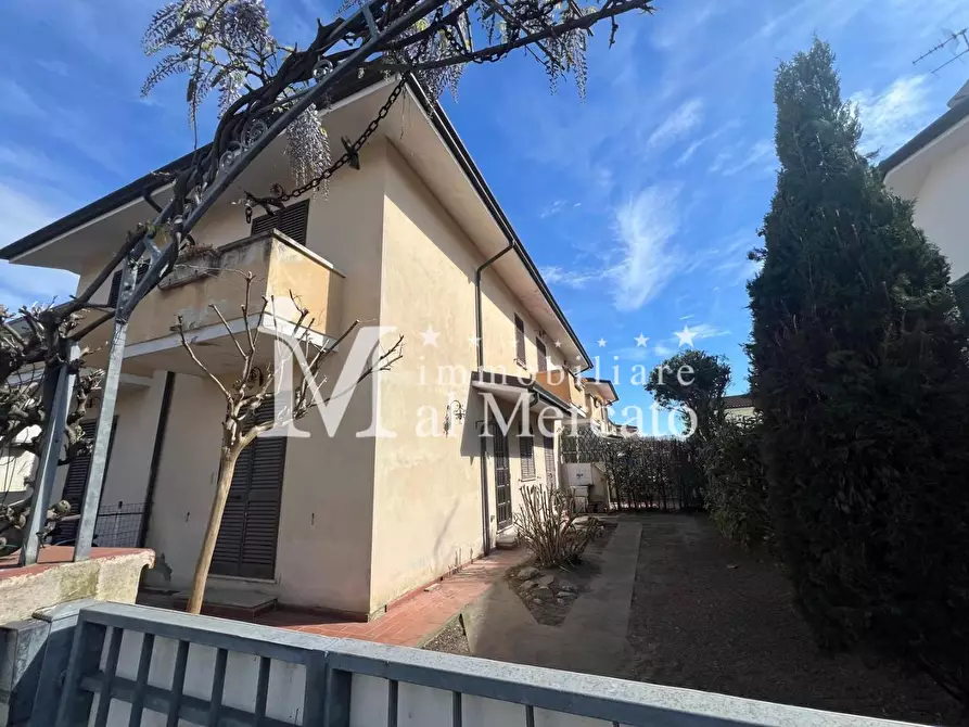 Immagine 4 di Villetta a schiera in vendita  a Viareggio