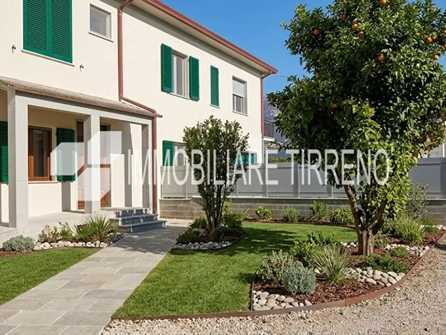 Immagine 3 di Appartamento in vendita  a Massa