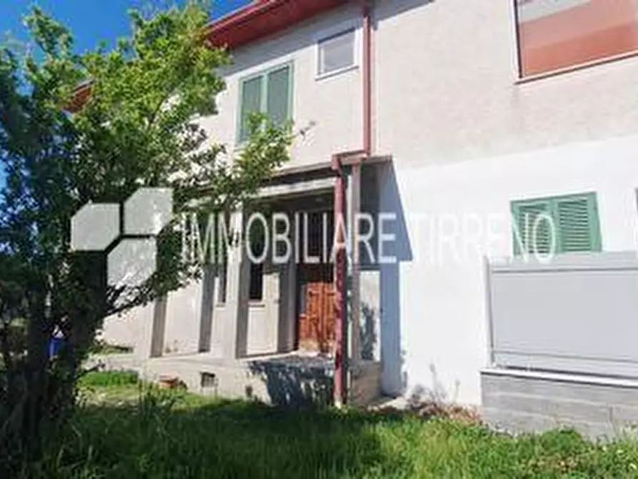 Immagine 2 di Appartamento in vendita  a Massa