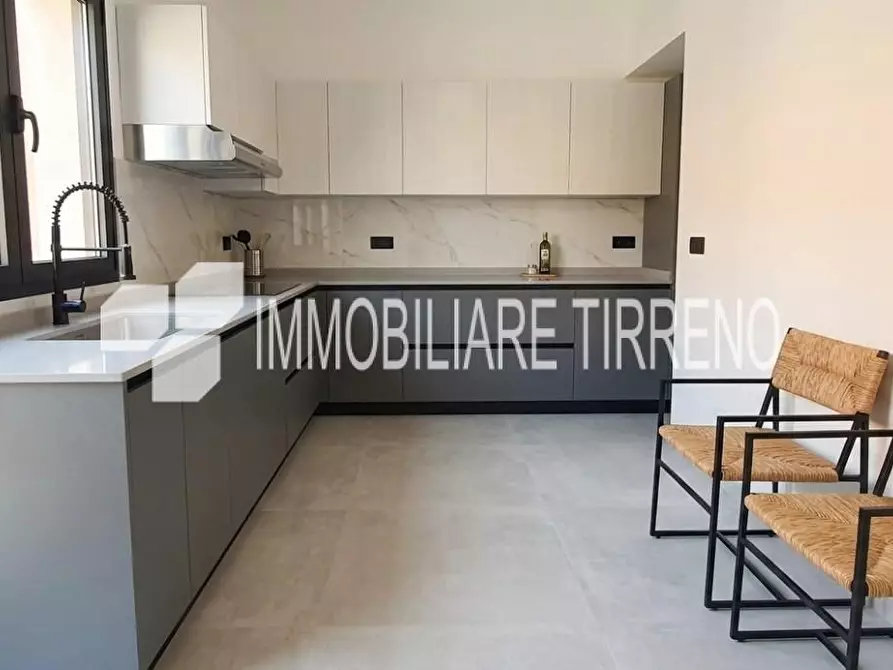 Immagine 11 di Appartamento in vendita  a Massa