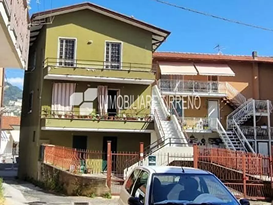 Immagine 2 di Terratetto in vendita  a Massa