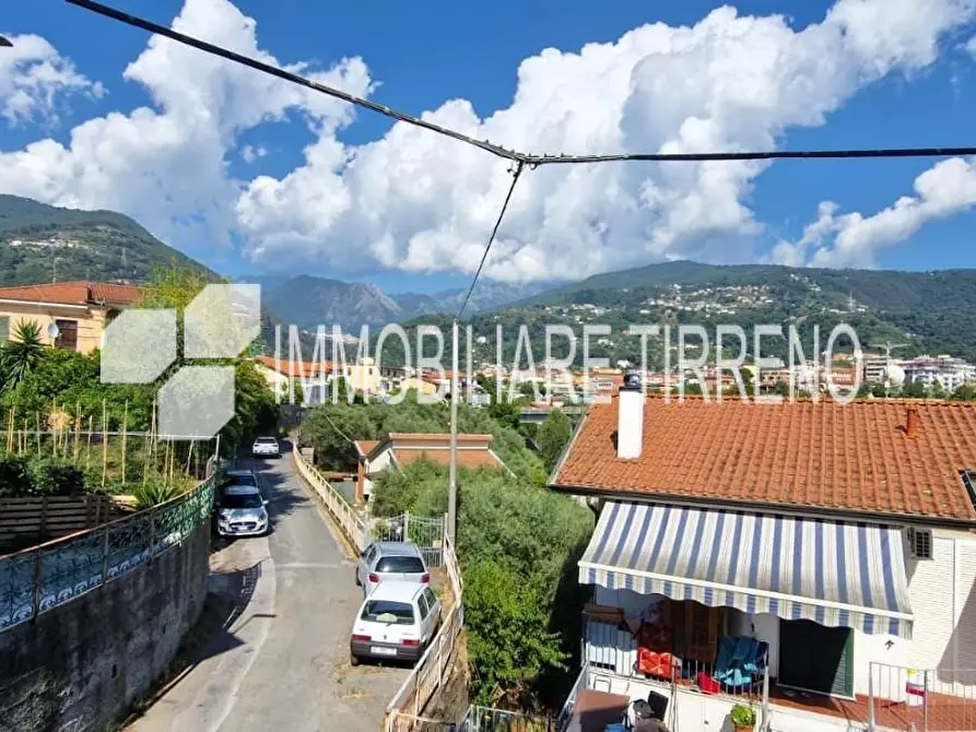 Immagine 20 di Terratetto in vendita  a Massa