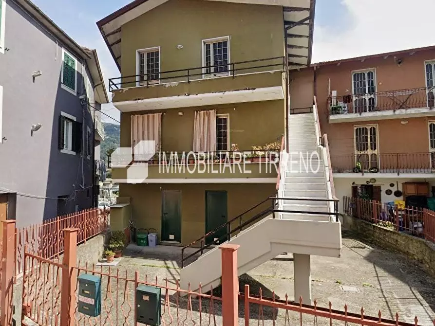 Immagine 1 di Terratetto in vendita  a Massa