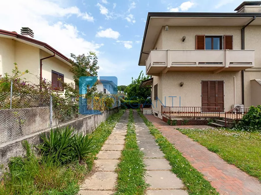 Immagine 3 di Casa bifamiliare in vendita  a Pietrasanta