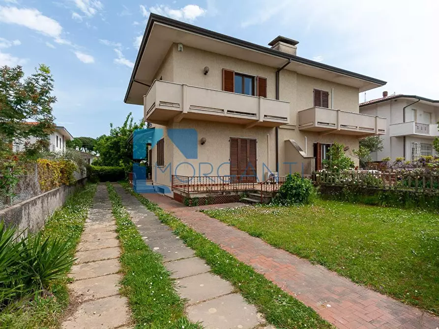 Immagine 1 di Casa bifamiliare in vendita  a Pietrasanta