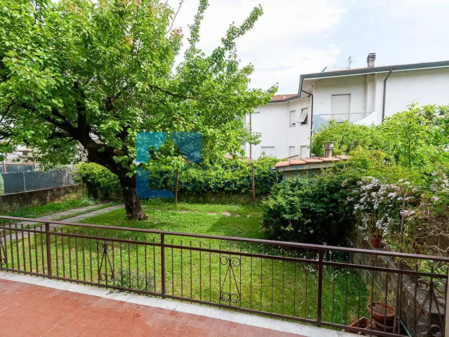 Immagine 13 di Casa bifamiliare in vendita  a Pietrasanta