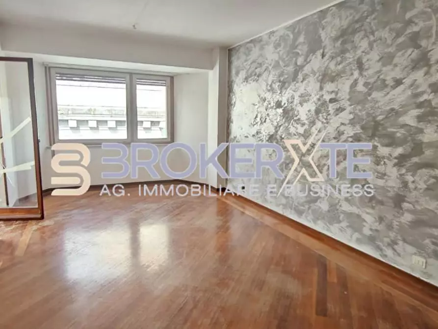 Immagine 1 di Appartamento in vendita  a Carrara