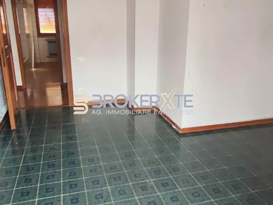 Immagine 21 di Appartamento in vendita  a Carrara