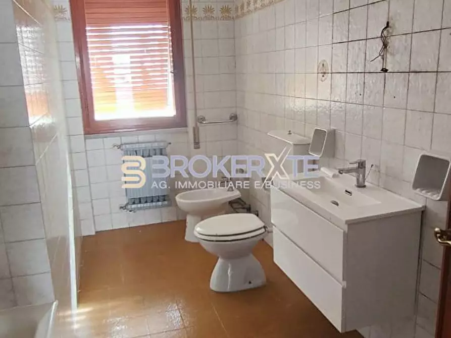 Immagine 23 di Appartamento in vendita  a Carrara