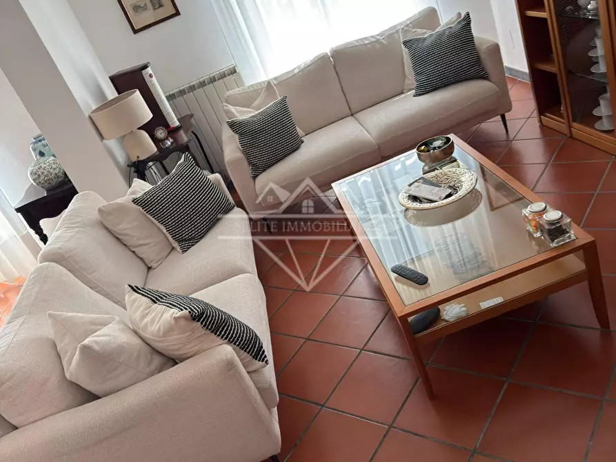 Immagine 1 di Casa semindipendente in vendita  a Carrara