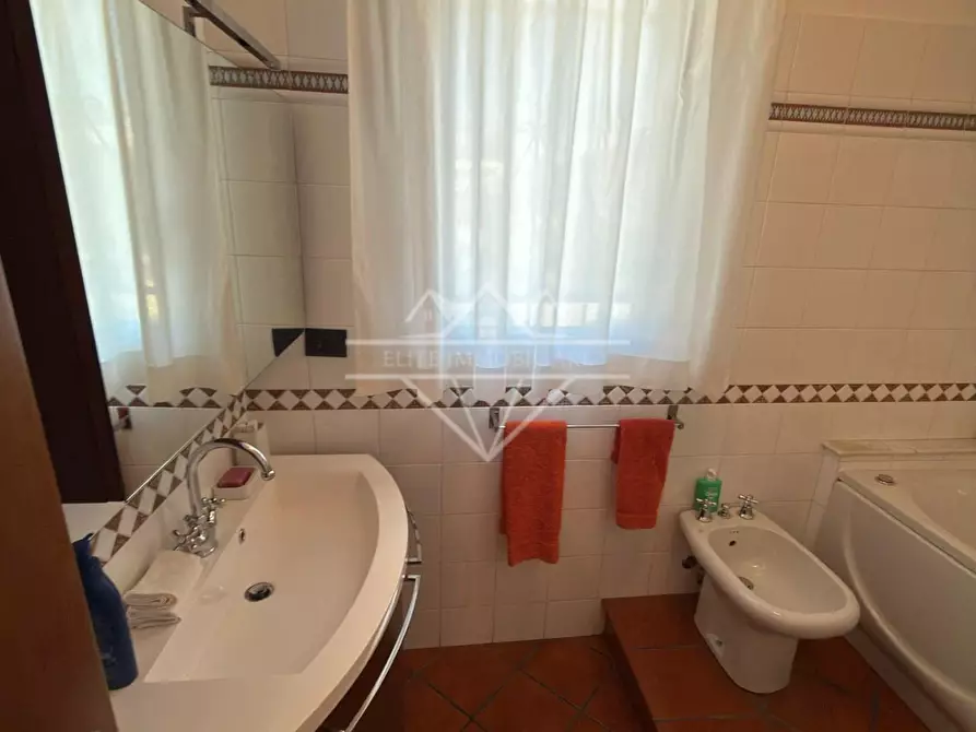 Immagine 14 di Casa semindipendente in vendita  a Carrara