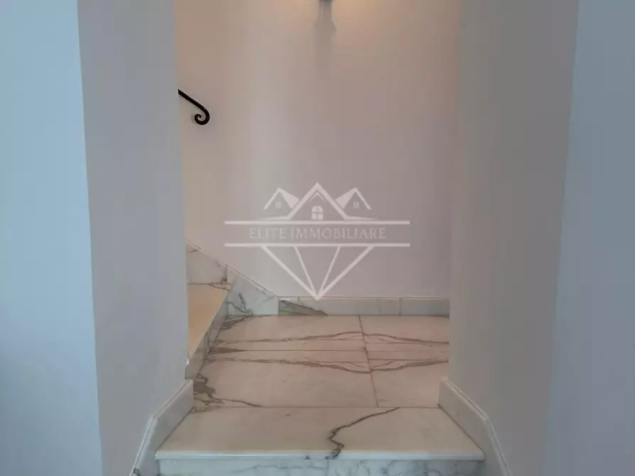 Immagine 10 di Casa semindipendente in vendita  a Carrara