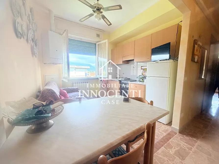 Immagine 2 di Appartamento in vendita  a Massa