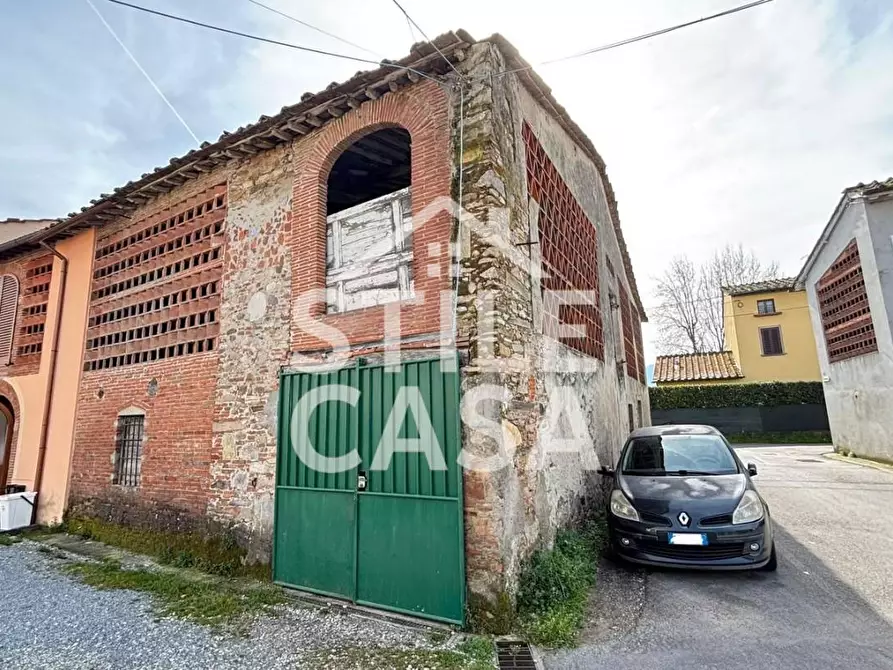 Immagine 9 di Deposito in vendita  a Capannori